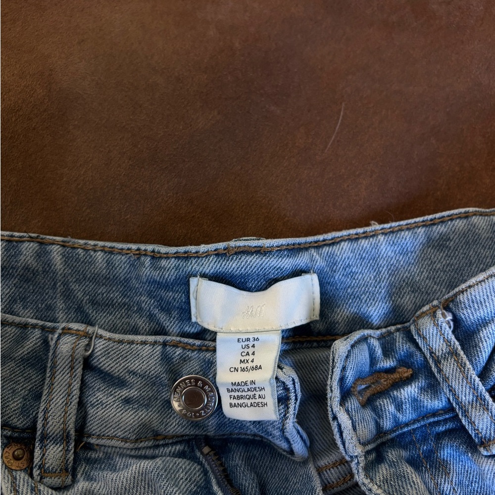 H&M Light Blue High-Rise Frayed Denim Shorts - Picture 3 of 4